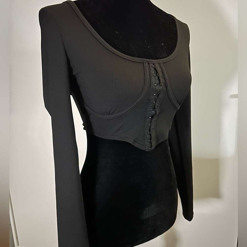 Black Long Sleeve Crop Top